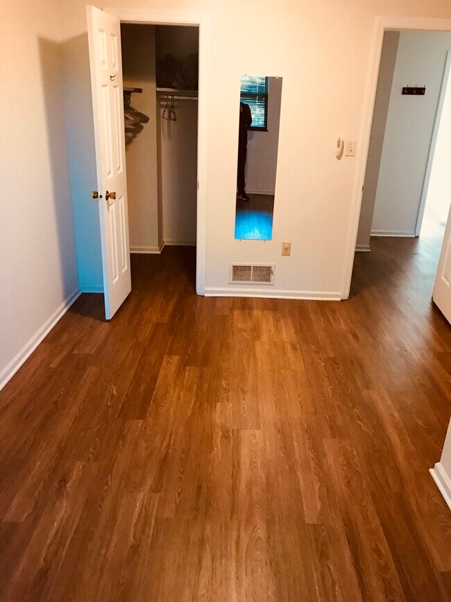 Building Photo - 5607 Elmer St