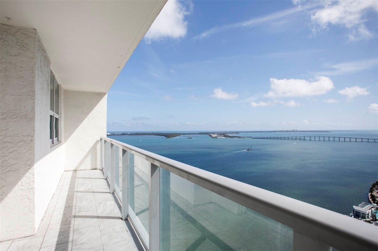 Foto principal - 1155 Brickell Bay Dr