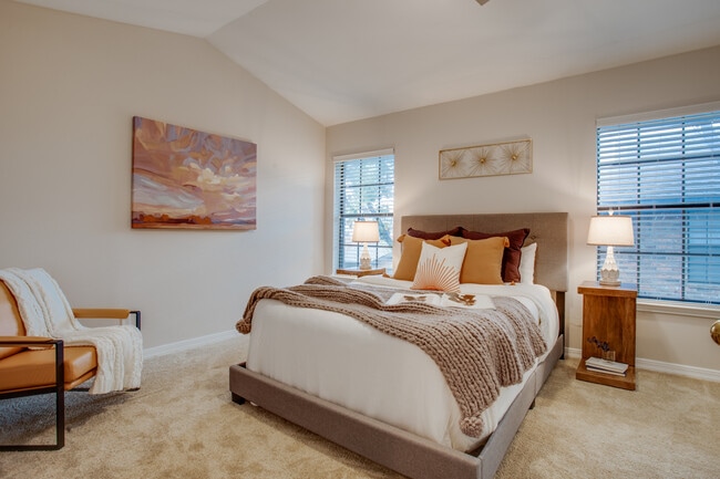 Dormitorio principal de la unidad F - Walnut Square