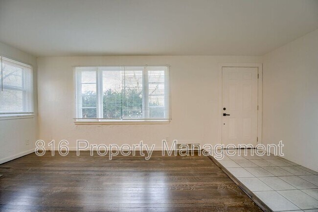 Building Photo - 1411 S Maywood Ave