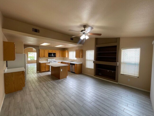 Foto del edificio - CHARMING 3BD/2BA HOME NEAR ELKHORN
