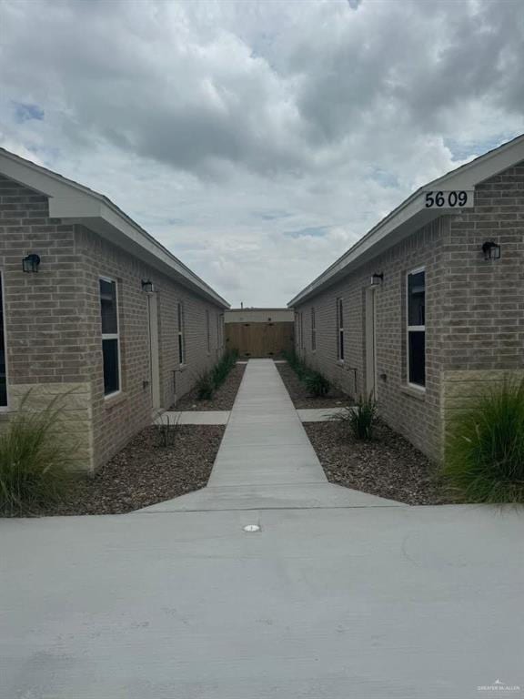 Building Photo - 5609 Nightingale Ave