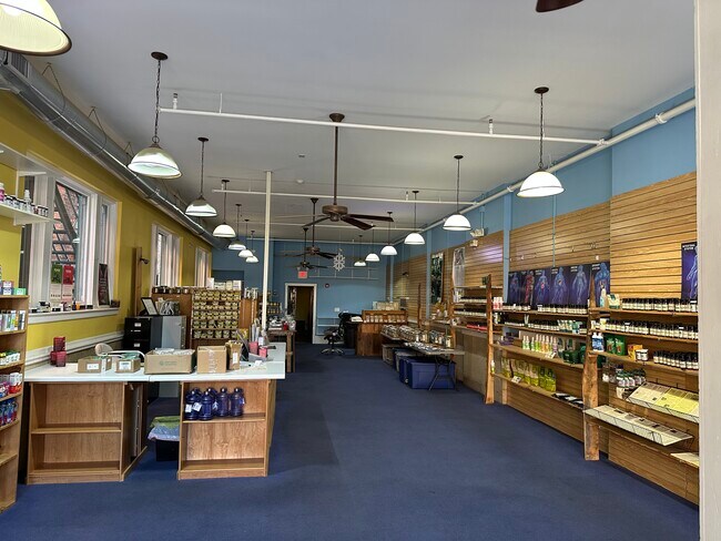 Almacenar - 135 S Garnett St