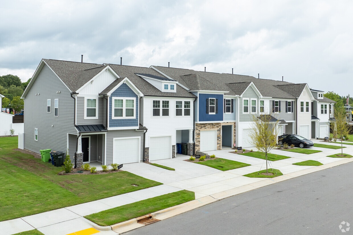 Primary Photo - Battle Bridge Townhomes