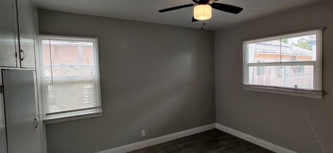 Building Photo - North Long Beach Private Back House