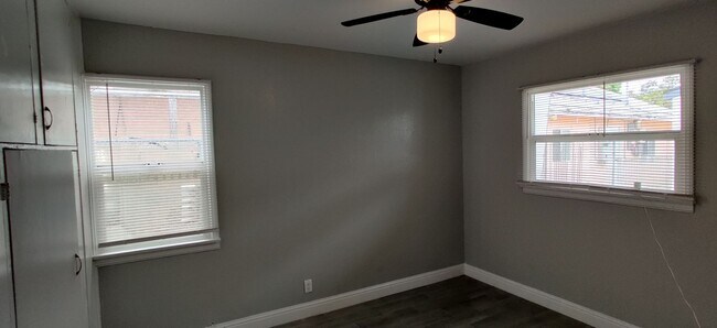 Foto del edificio - North Long Beach Private Back House