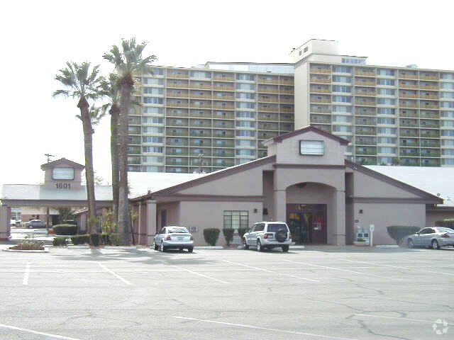 Fotografía del edificio - Solaris at Tucson