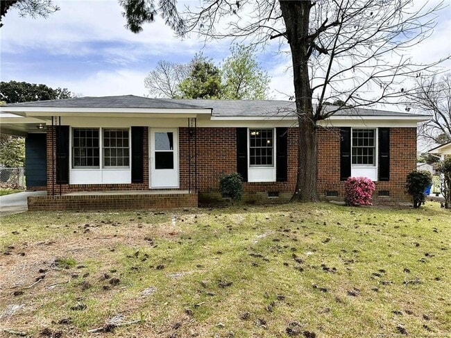 Foto del edificio - 5622 Carson Dr