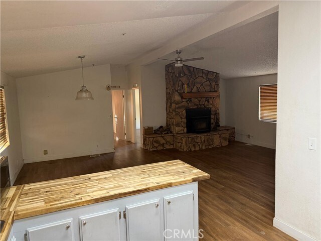 Foto del edificio - 381 Amador Rd