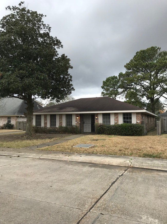 162 W Imperial Dr, Harahan, LA 70123 House for Rent in Harahan, LA