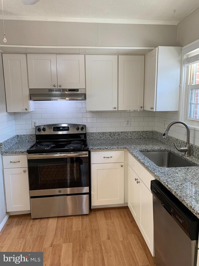 Building Photo - 14783 Tamarack Pl