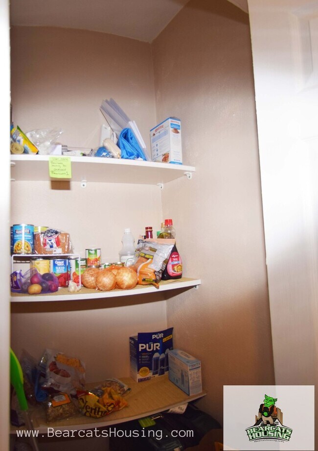 30 Riverside Dr Unit 2R, Binghamton, NY 13905 Room for Rent in