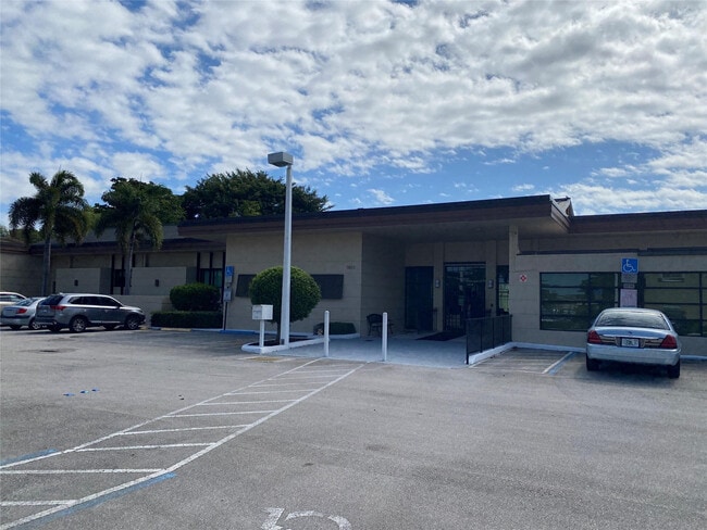 Foto del edificio - 7355 NW 5th Pl