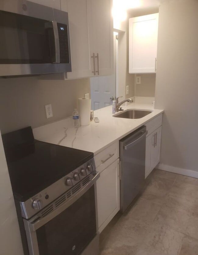 Building Photo - 120 Main St
