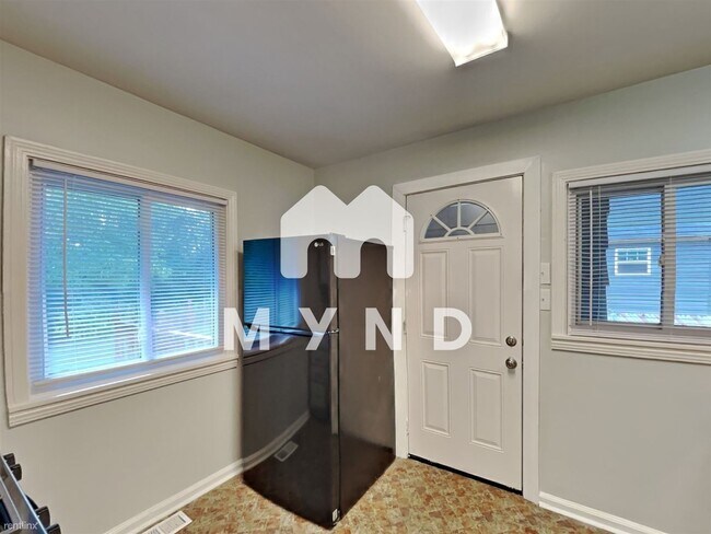 Building Photo - 3 br, 1 bath House - 9812 Virginianna Dr
