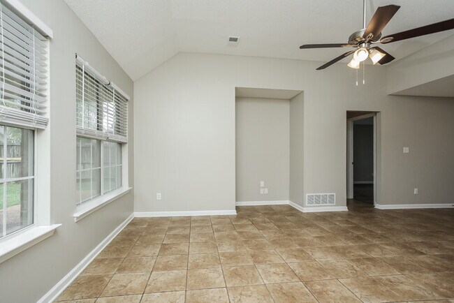 Foto del edificio - 5583 Sugarberry Ln