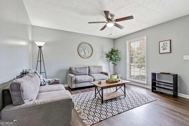 Foto del edificio - 2959 Drexel Ln
