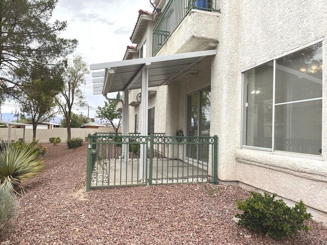 Foto del edificio - Remodeled, first floor 1428 sq ft, 2 bed+ ...