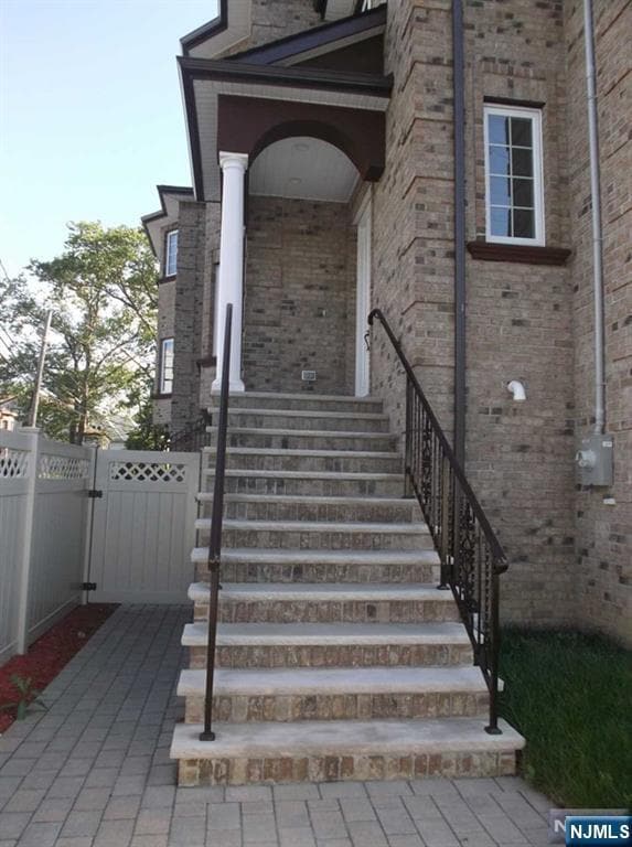 Building Photo - 811 Edgewood Ln