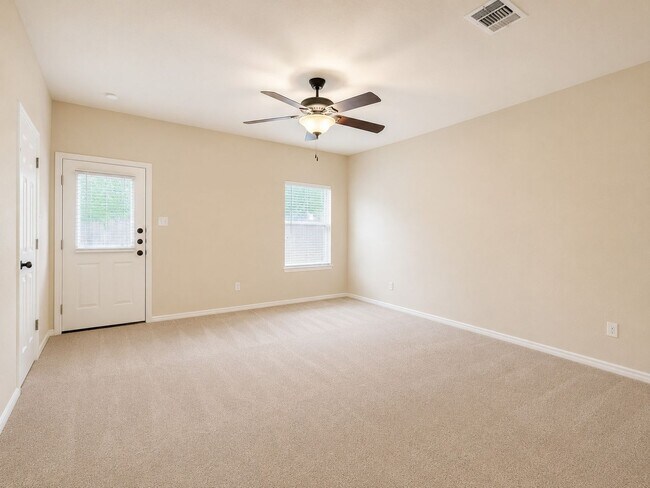 Building Photo - 1426 Ravenwood Dr