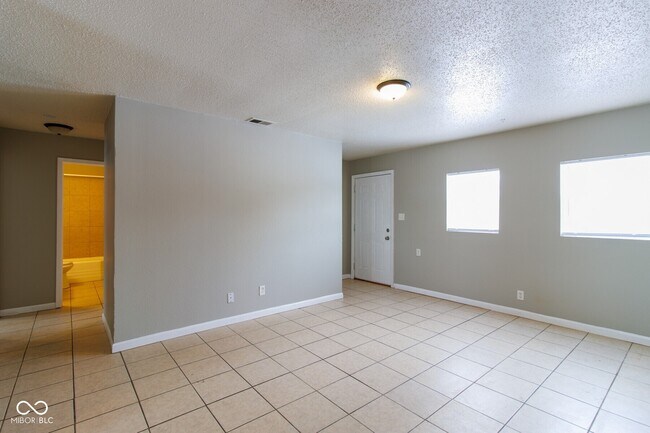 Building Photo - 6213 Commodore Dr