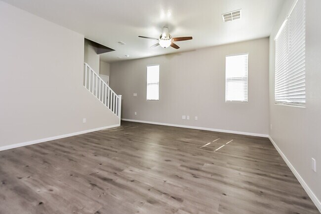 Foto del edificio - 10509 W Gilmore Ave
