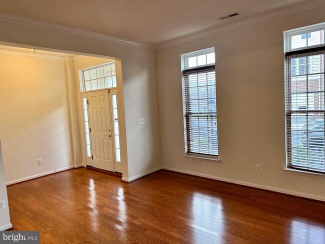 Building Photo - 42467 Regal Wood Dr