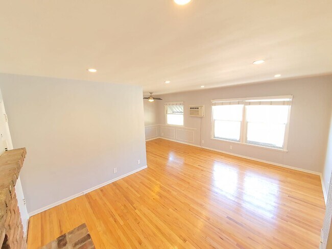Building Photo - 5317 Vantage Ave