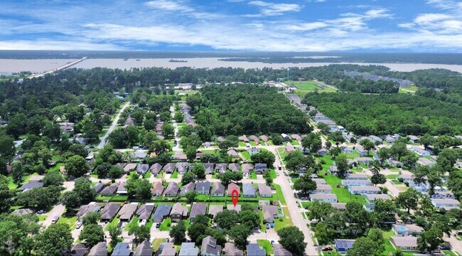 Foto del edificio - 24311 Hard Wood Dr