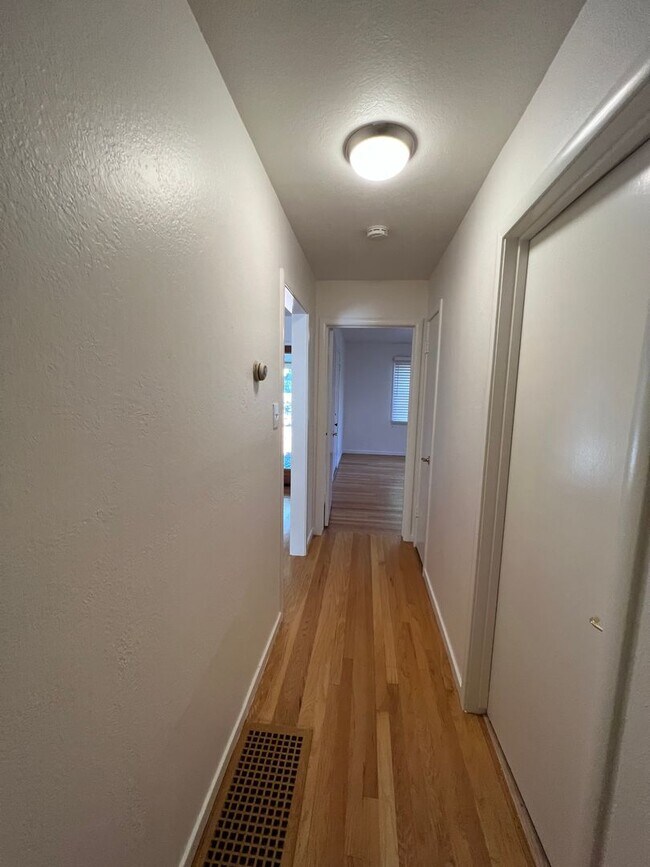 Foto del edificio - 5309 Camellia Ave - LOVELY HOME IN RIVER P...