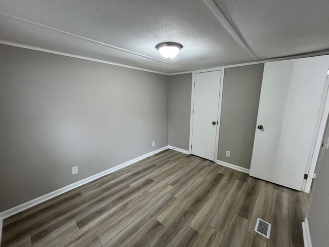 Building Photo - Colony Oaks Homes