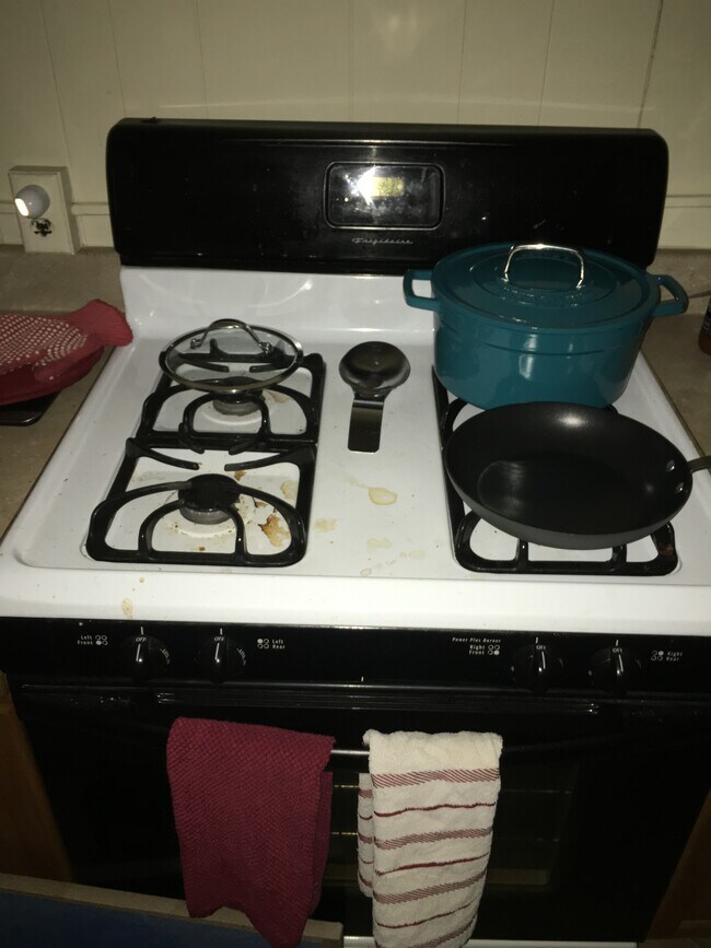 Unit#4 Kitchen - 411 W 3rd St