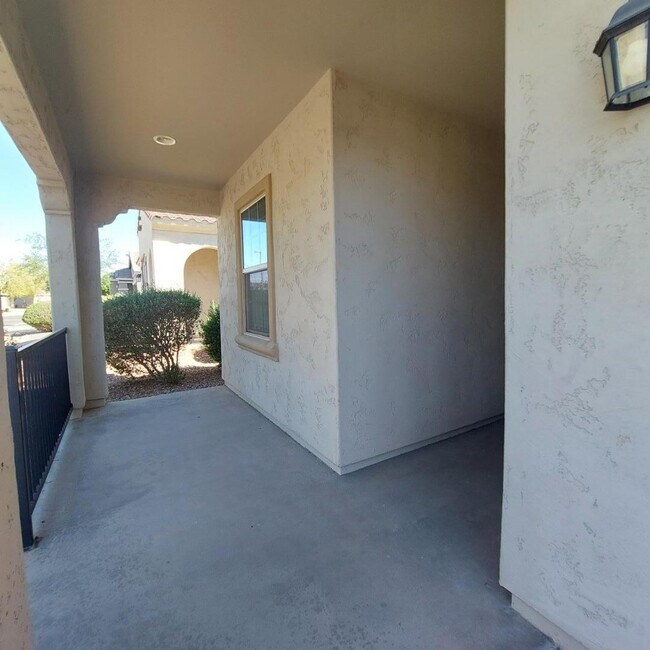 Building Photo - 1025 S 200th Ln