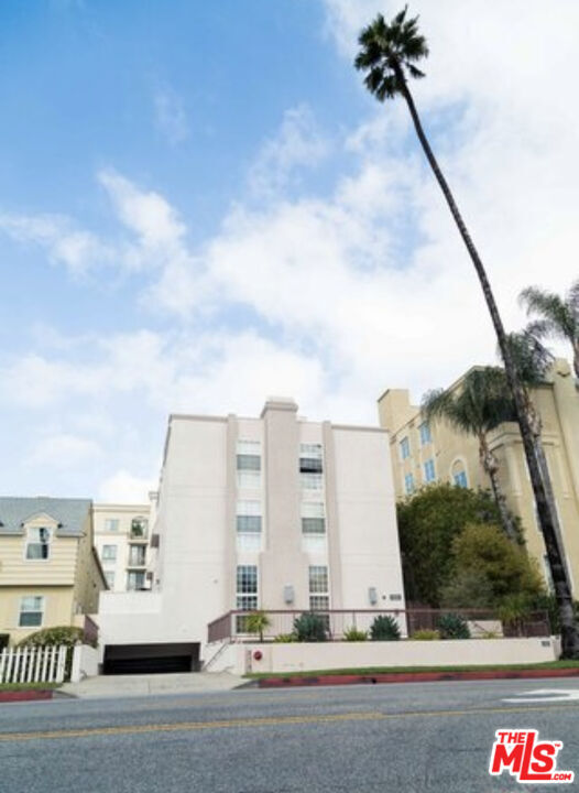 Foto del edificio - 431 N Doheny Dr