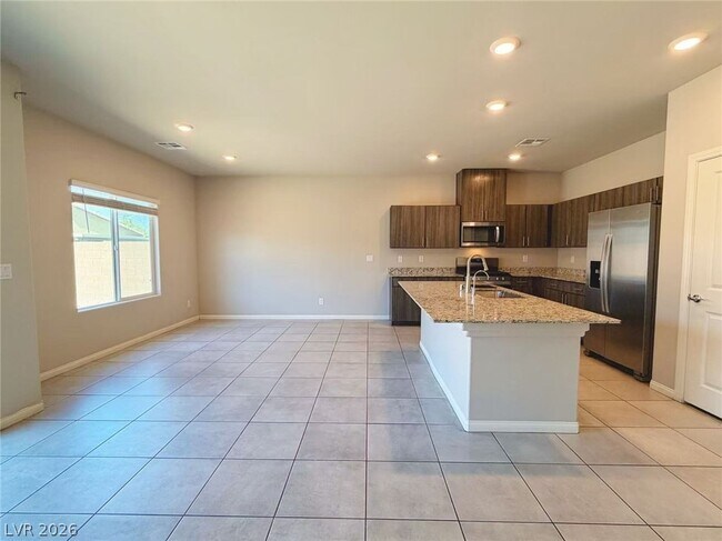 Building Photo - 7534 W Diablo Dr