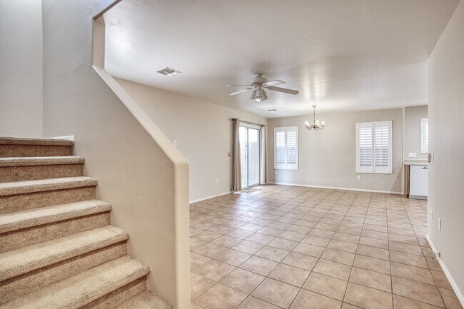 Foto del edificio - Lovely 3 Bedroom House in Desirable Area!