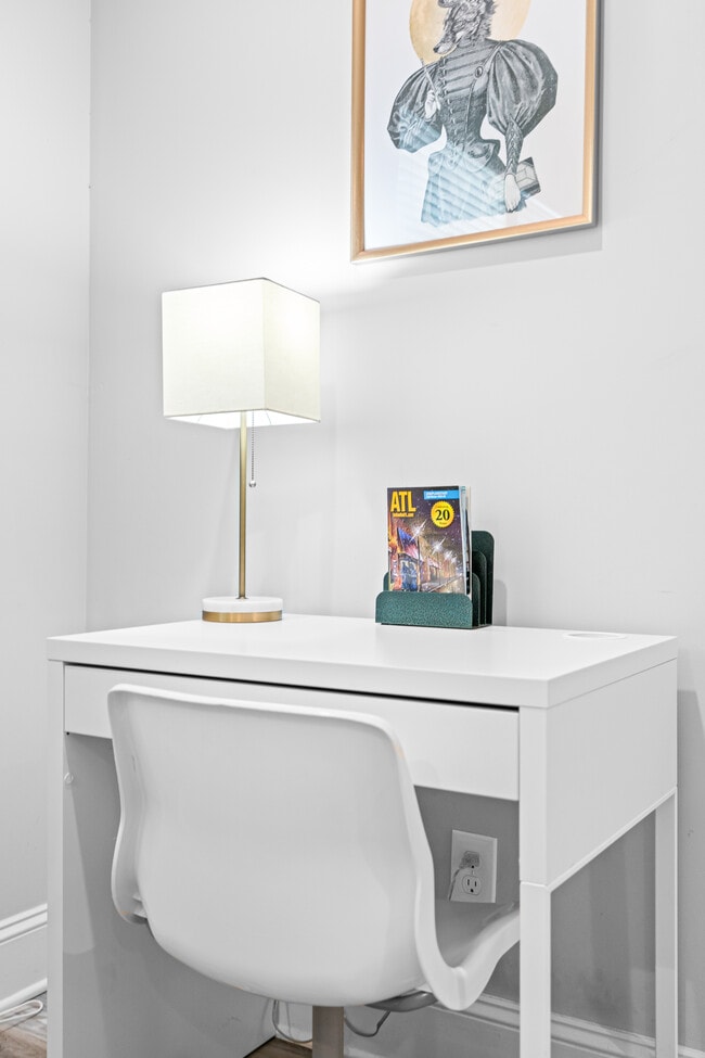 Building Photo - Hapeville - 724B