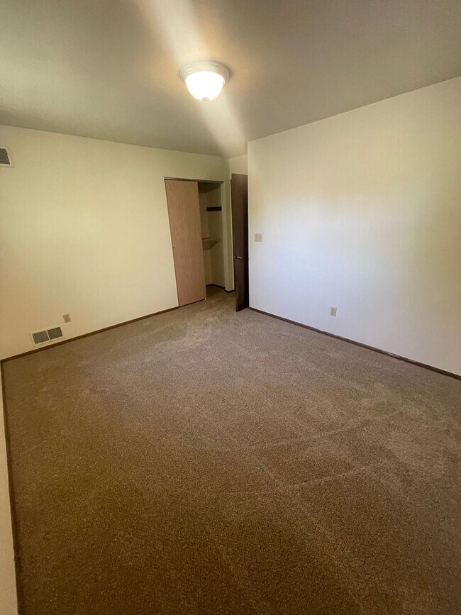 Foto del edificio - 2023-2025 Kilps Dr. (Duplex)