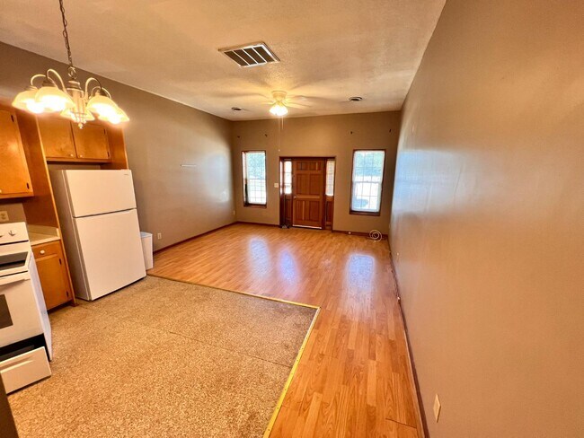 Foto del edificio - 4921 Fairground Rd