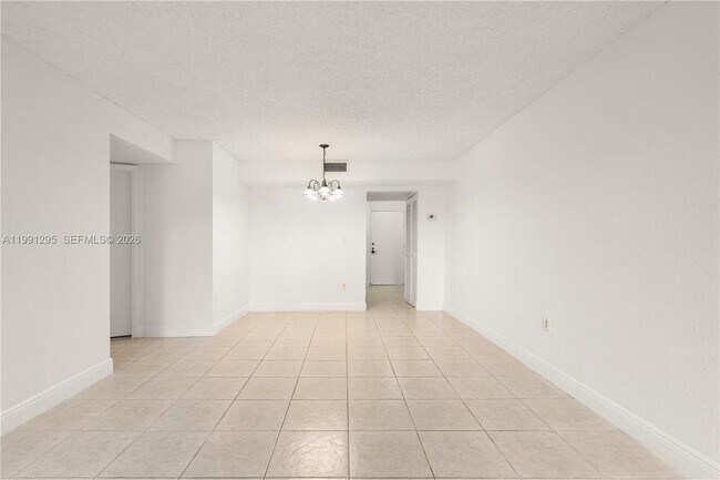 Foto del edificio - 4205 N University Dr