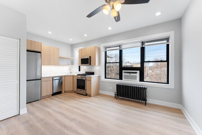 Building Photo - 1546 W Jonquil Terrace