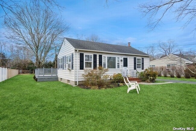 Building Photo - 28 Hallock Rd