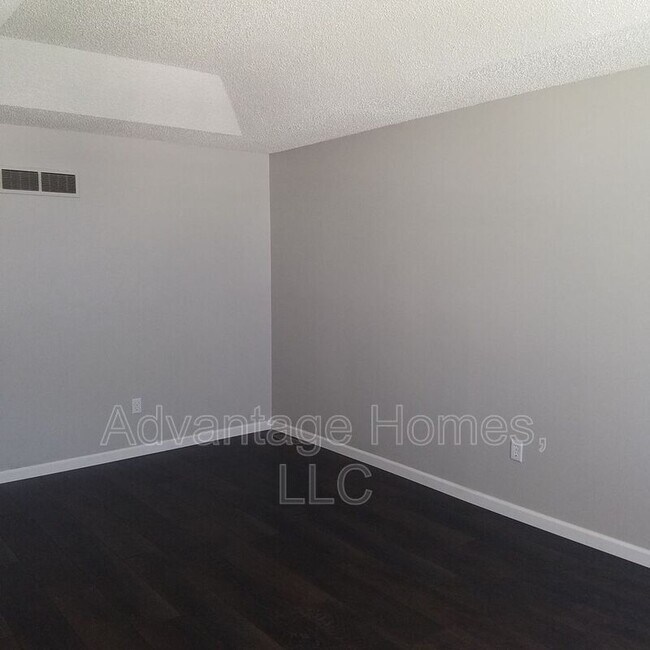 Building Photo - 11418 E 71 St