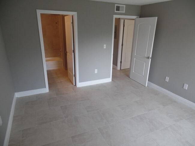 Photo - 2647 NW 33rd St House