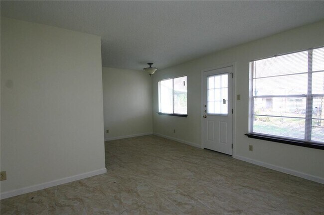 Foto del edificio - 6605 Bluestone St