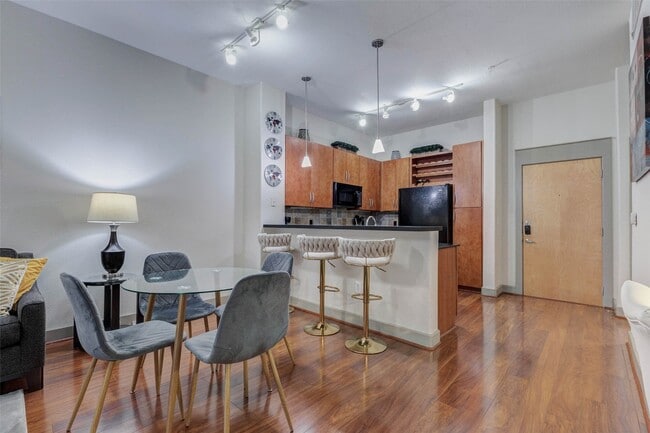 Building Photo - 1901 Post Oak Blvd