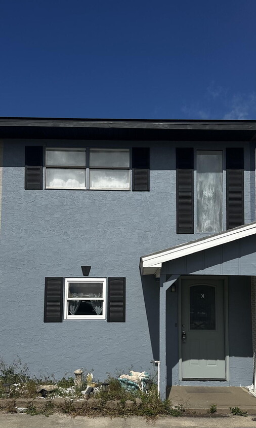 Primary Photo - "Coastal Comfort Awaits: Charming 2-Bed Co...