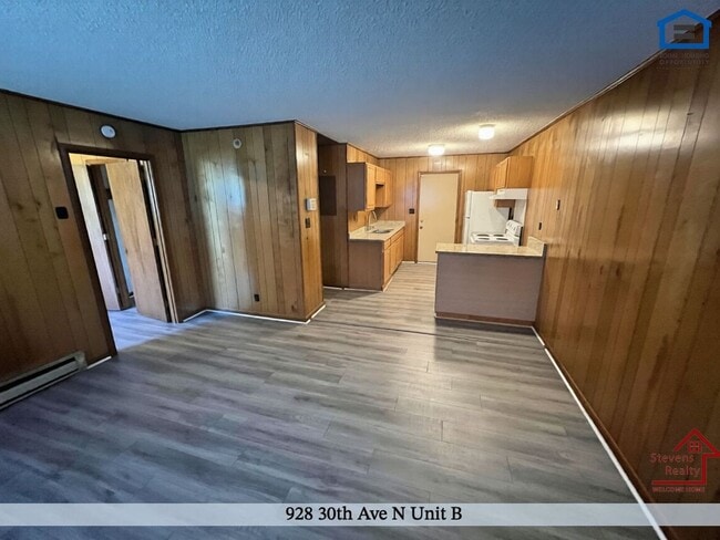Building Photo - 928 30th Ave N