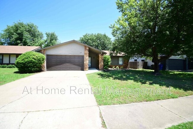 Building Photo - 1717 N Desert Palm Ave