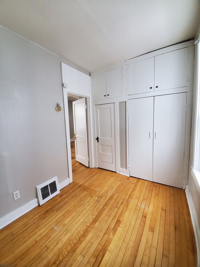 Building Photo - 2 Bed/1 Bath Single Family Home